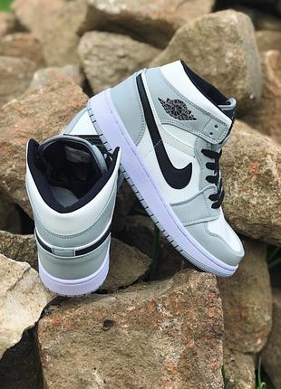 Жіночі кросівки jordan 1 high люкс якість