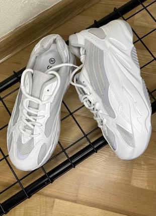 Кросівки в стилі adidas yeezy boost 700 v2 на потовщеній підошві світловідбиваючі