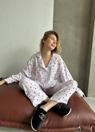 Пижама с сердечками и шелковым кантом рубашка + штаны в принт сердечка пижама софт8 фото