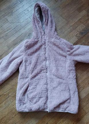Продается двусторонняя куртка для девочки 10- 11 лет нежно розового цвета ( камера не передает настоящего цвета) в идеальном состоянии.2 фото