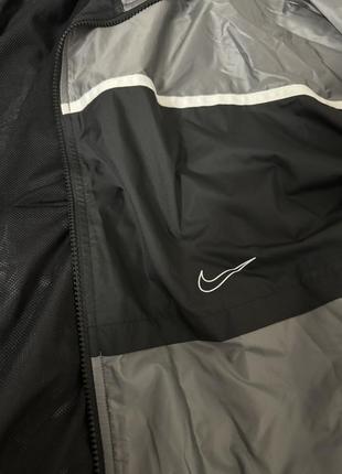 Легка куртка nike оригінал4 фото