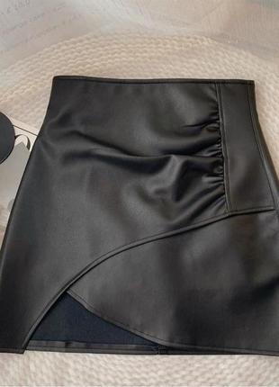 Спідниця шкіряна жіноча міні підкладка шортики чорний коричневий асиметрична4 фото