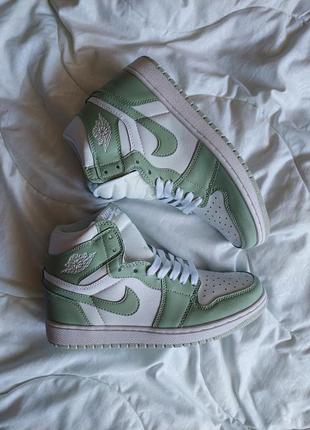 Жіночі кросівки jordan 1 high люкс якість