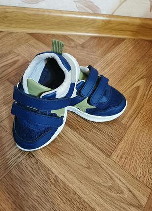 Детские кроссовки на липучках