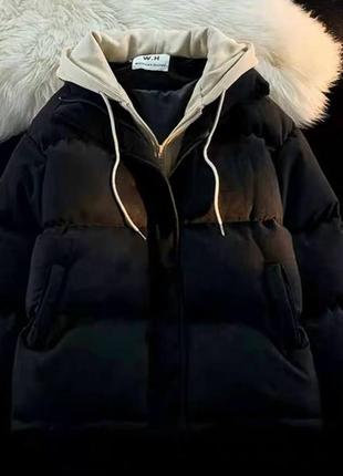 Пуховик оверсайз с капюшоном куртка с имитацией худи курточка замшевая на синтепоне стильная базовая теплая черная бежевая бордовая5 фото