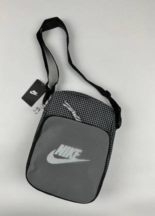 Месенджер nike