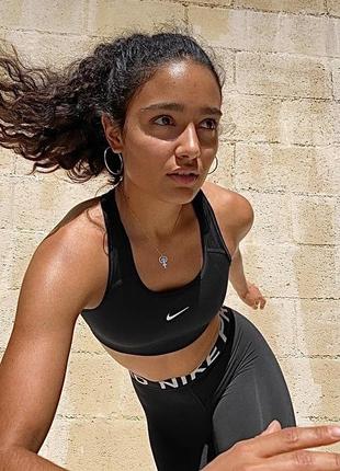 Топ спортивний чорний nike