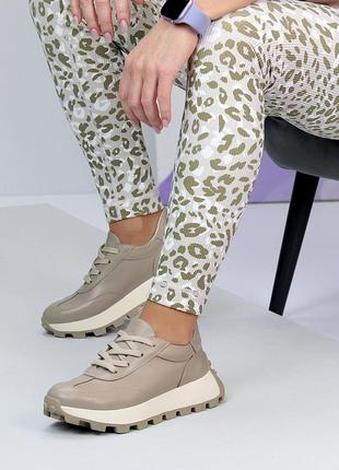 Легкие женские кроссовки из натуральною кожи с крутой пяткою на шнурках 36,37,39,40,38,6 фото