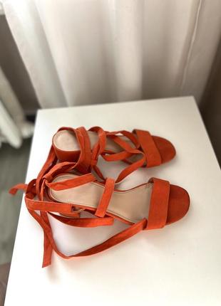 Оранжевые сандалии / босоножки на каблуке / на завязках2 фото