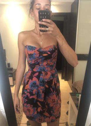 Плаття з відкритими плечима