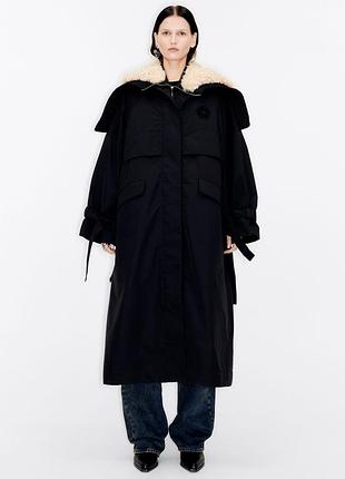 Черный тренч широкого кроя