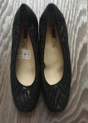 Брендовые туфли италия кожа. чёрные туфли каблук.