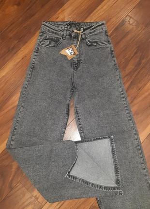 Продам новые женские джинсы