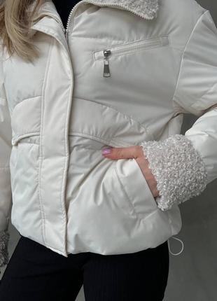 Женская легкая стильная качественная весна молочная куртка не промокает8 фото