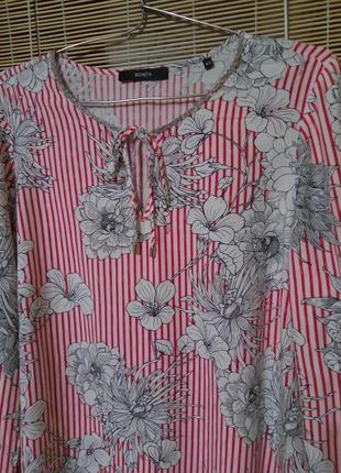 Блуза с завязкой и украшенным вырезом