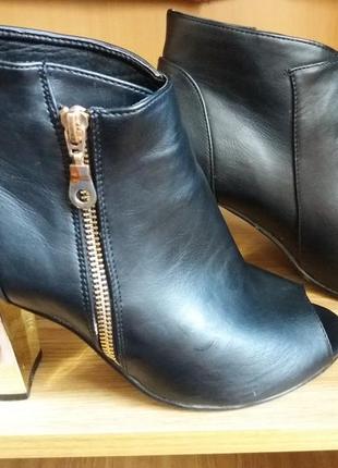 Черевички з відкритим пальчиком