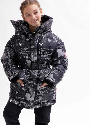 Куртка зимняя детская, пуховик детский подростковый, с капюшоном, с поясом, для девочки черная принт6 фото