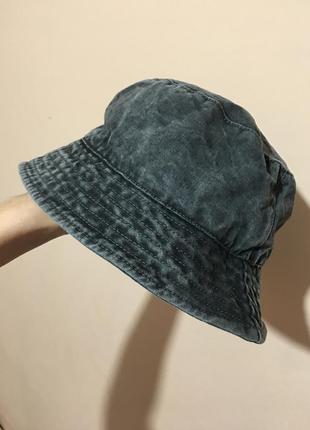 Панама asos design bucket hat in washed black - m-l5 фото