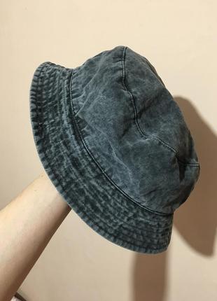 Панама asos design bucket hat in washed black - m-l6 фото