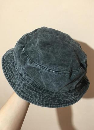 Панама asos design bucket hat in washed black - m-l7 фото