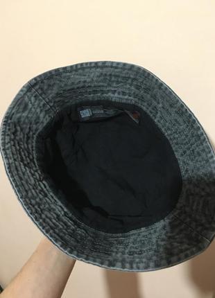 Панама asos design bucket hat in washed black - m-l9 фото