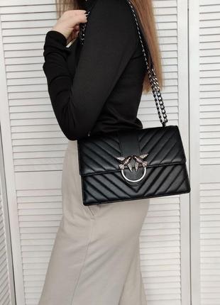 Женская сумка в стиле pinko черная с золотой серебряной цепочкой10 фото
