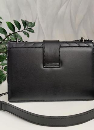 Женская сумка в стиле pinko черная с золотой серебряной цепочкой7 фото