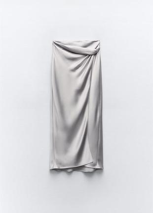 Атласная юбка средней длины с узлом3 фото