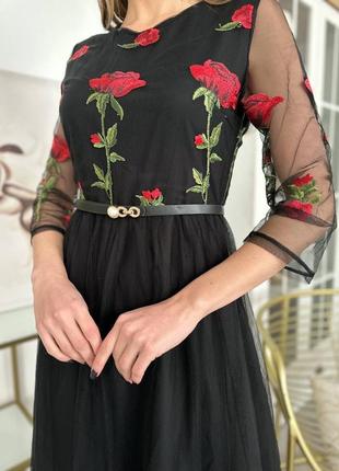 Платье черная расшитое восхитительным цветочным узором3 фото
