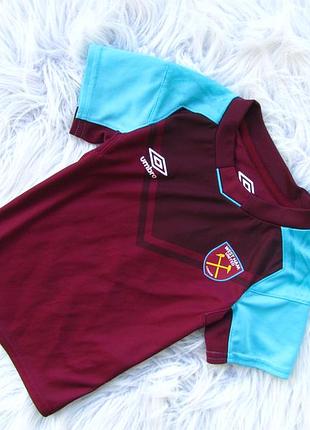 Стильная спортивная футболка umbro