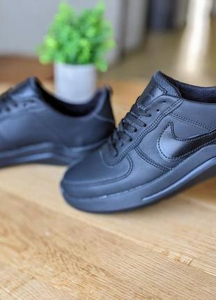 Мужские кроссовки из натуральной кожи nike крепкие и практичные кроссовки4 фото