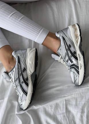 Жіночі кросівки asics gel-kayano 142 фото