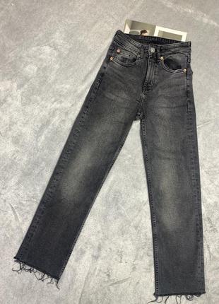 H&m прямые джинсы с высокой посадкой и необработанным низом2 фото