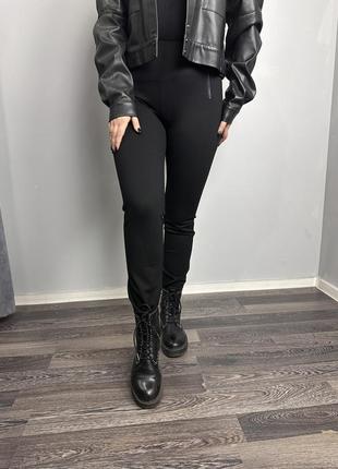 Жіночі класичні брюки прямі чорні з втягуючим ефектом modna kazka mkjl1160-1
