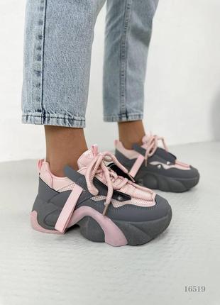 Серые розовые кожаные массивные кроссовки на высокой толстой грубой массивной подошве платформе