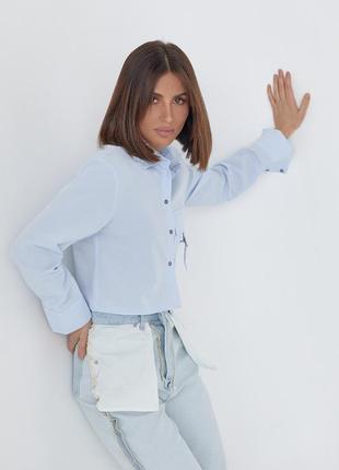 Укороченная женская рубашка с накладным карманом8 фото