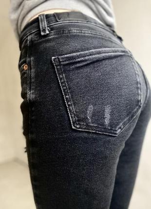Классные черные джинсы скинни с дирками и потертостями2 фото