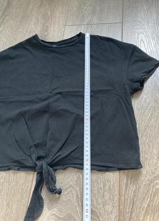 S черная укороченная трикотажная натур футболка кроп с завязкой2 фото