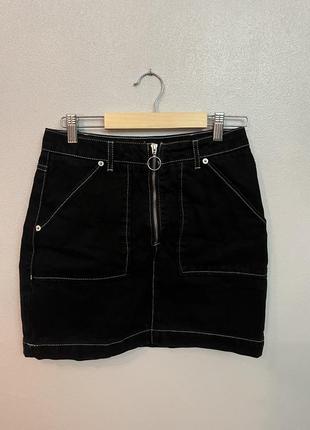 Черная джинсовая юбка бренда topshop
