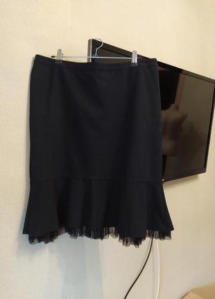 Красивая черная юбка с воланами