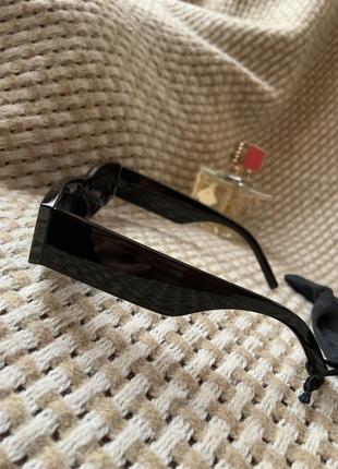 Трендовые узкие солнцезащитные очки из качественного пластика2 фото