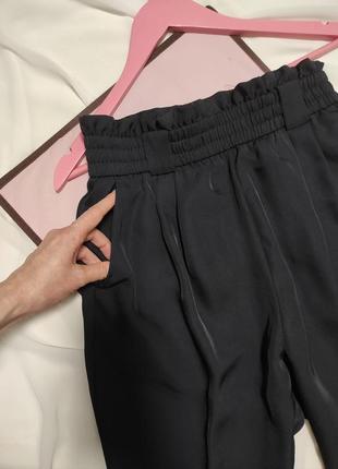 Прямые брюки со складками темно синие брюки zara с высокой посадкой имеют карманы и пояс резинка3 фото