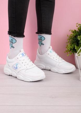 Стильні білі кросівки на платформі масивні модні кроси