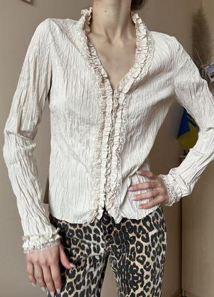 Актуальна трендова жата сорочка блуза з мереживом біла кремова2 фото
