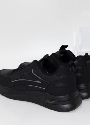 Чорні кросівки на шнурках для чоловіків3 фото