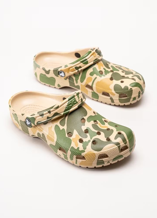 Крокс классик клог мужские камуфляж crocs classic clog printed camo9 фото