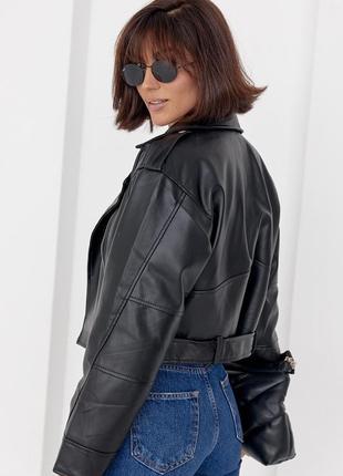 Женская куртка-косуха из кожзаменителя укороченная кожанка черная3 фото