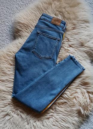 Bershka женские узкие джинсы с лампасами8 фото