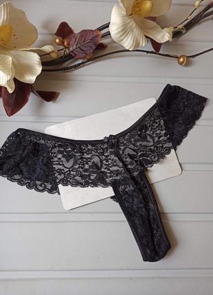 Красивые кружевные трусики стринги