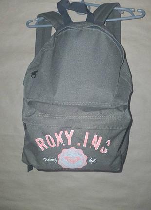 Рюкзак в стиле eastpak фирмы roxy оригинал как новый,цвет хаки